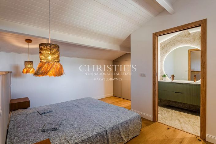 Image No.24-4 Bed House for sale