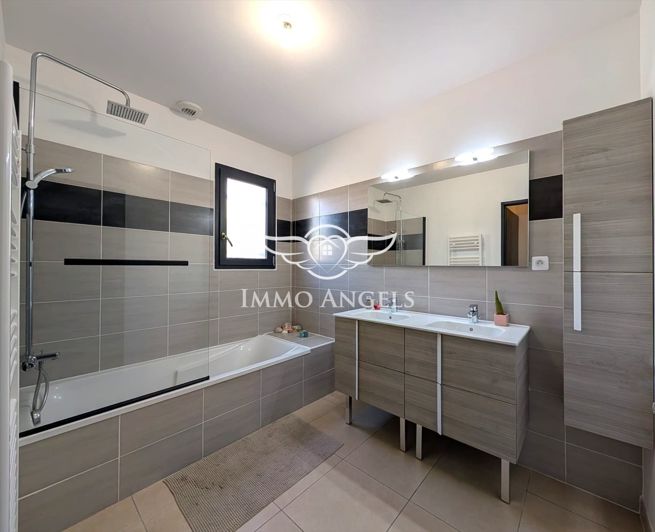 Image No.10-3 Bed House for sale