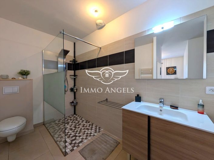 Image No.11-3 Bed House for sale