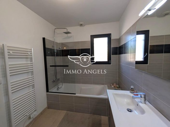 Image No.9-3 Bed House for sale