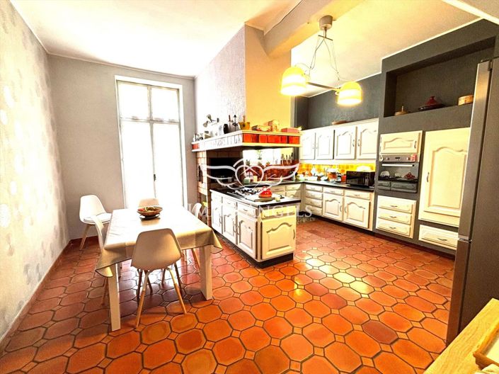 Image No.2-6 Bed House for sale