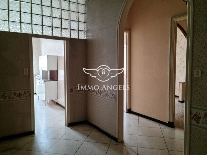 Image No.8-7 Bed House for sale