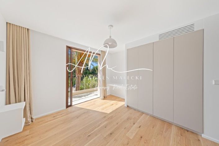 Image No.17-5 Bed House for sale