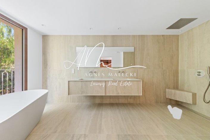 Image No.18-5 Bed House for sale