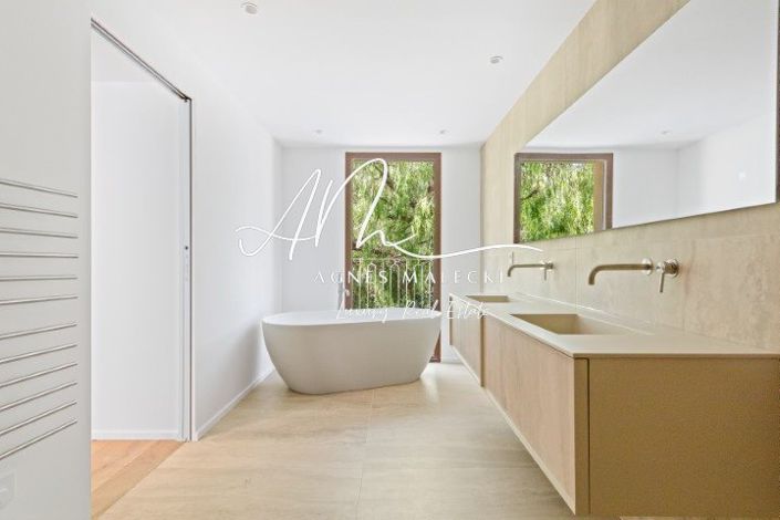 Image No.19-5 Bed House for sale