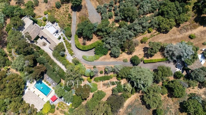 Image No.8-10 Bed House for sale