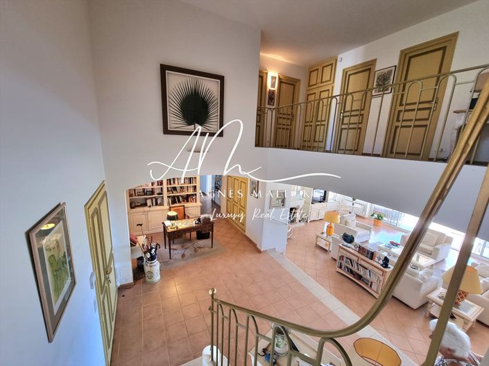Image No.8-4 Bed House for sale