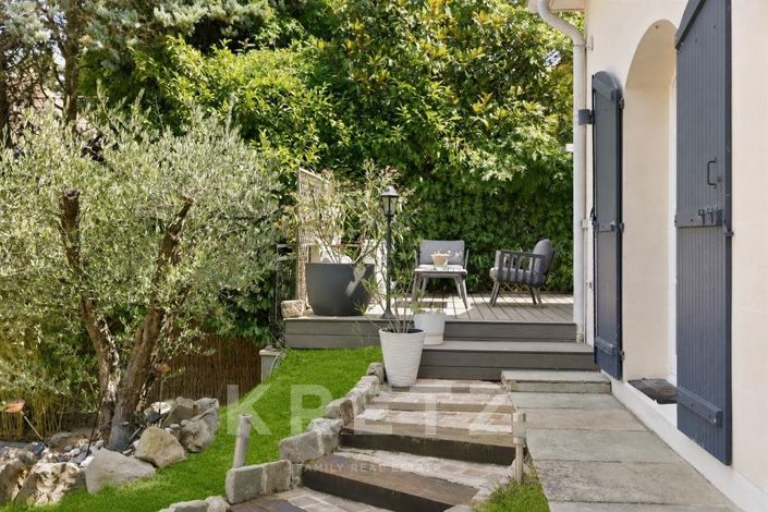 Image No.18-5 Bed House for sale