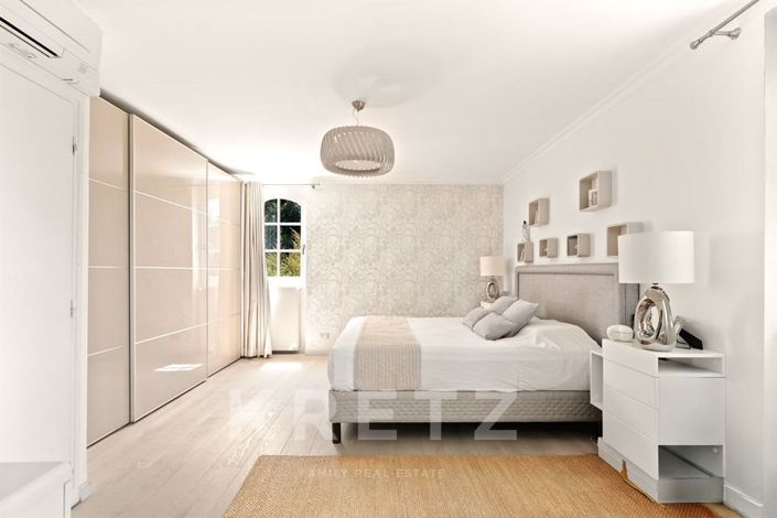 Image No.9-5 Bed House for sale