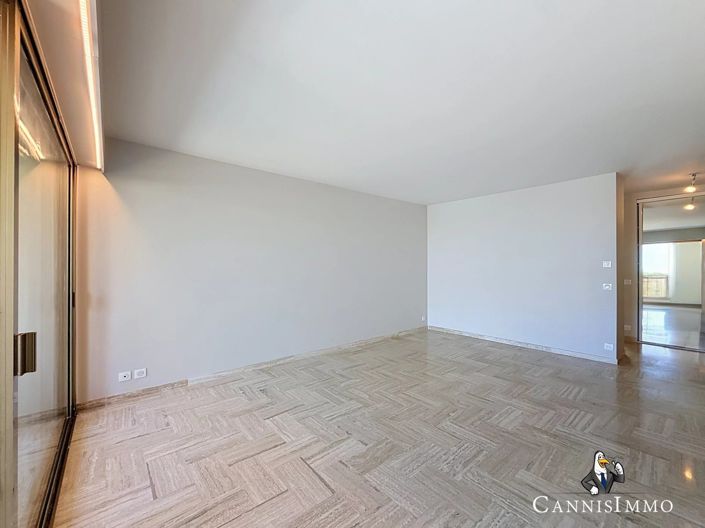 Image No.8-Apartment for sale