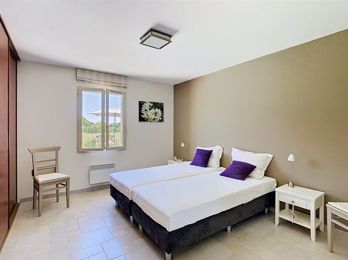 Image No.10-4 Bed House for sale