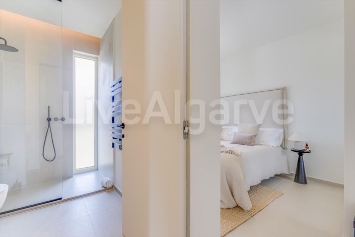Image No.28-3 Bed House for sale