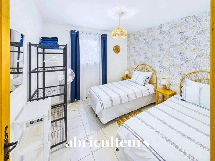 Image No.18-8 Bed House for sale