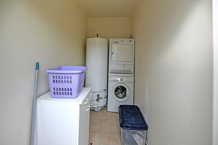 Image No.11-3 Bed House for sale