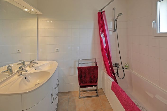 Image No.7-3 Bed House for sale