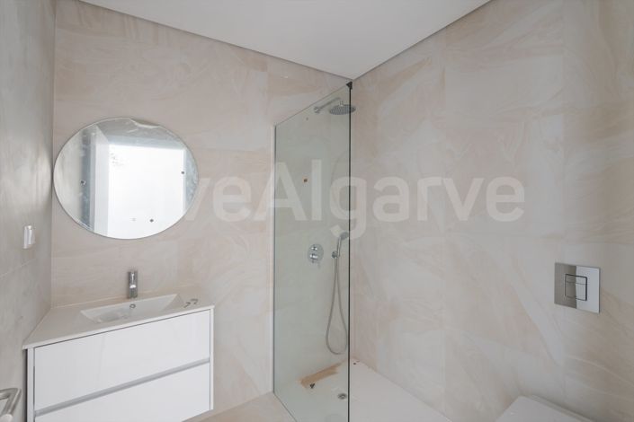 Image No.21-3 Bed Apartment for sale