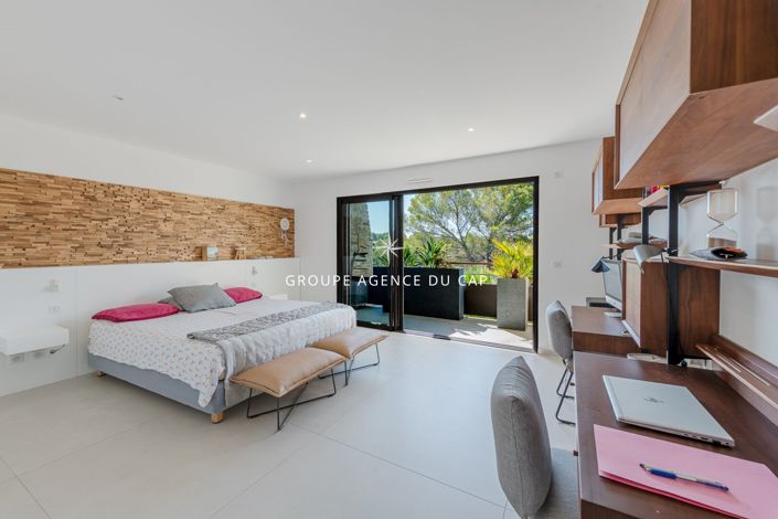 Image No.12-3 Bed Apartment for sale