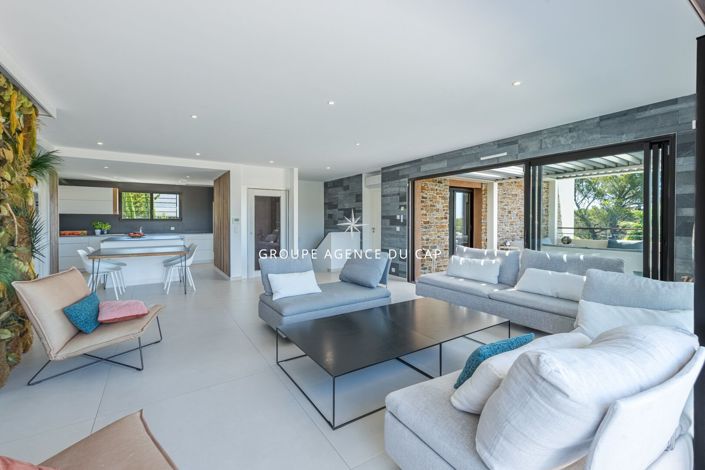 Image No.8-3 Bed Apartment for sale
