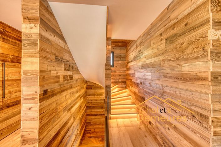 Image No.20-5 Bed Property for sale
