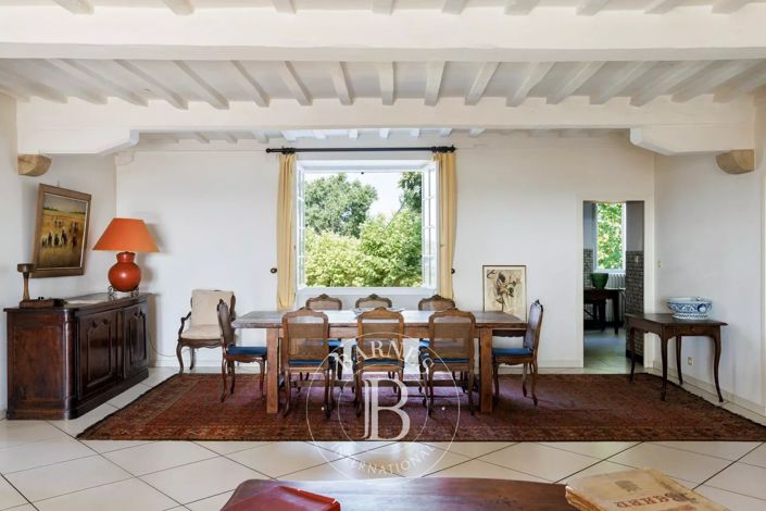 Image No.10-9 Bed House for sale