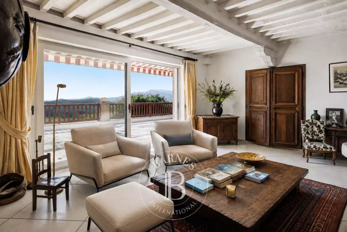 Image No.6-9 Bed House for sale