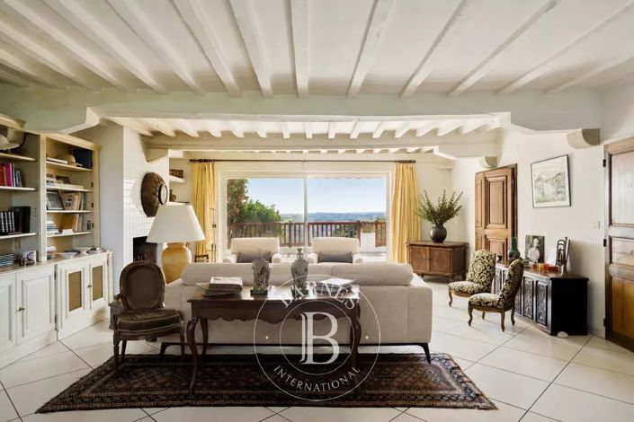Image No.7-9 Bed House for sale
