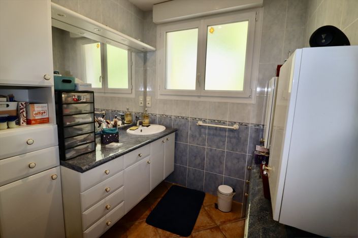 Image No.10-2 Bed House for sale