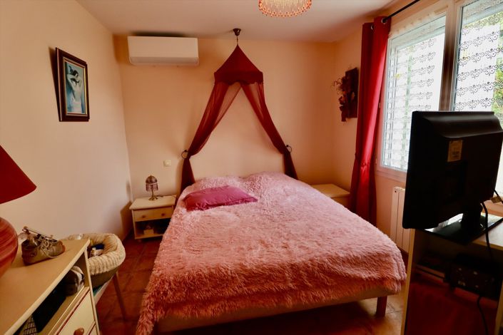 Image No.8-2 Bed House for sale