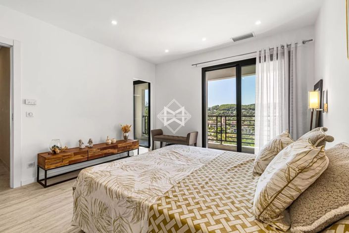Image No.16-5 Bed House for sale