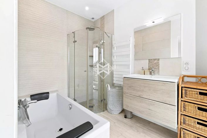 Image No.21-5 Bed House for sale