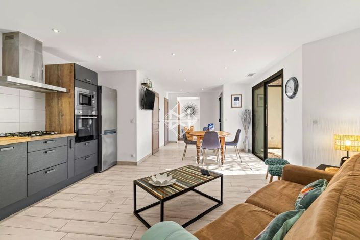 Image No.28-5 Bed House for sale
