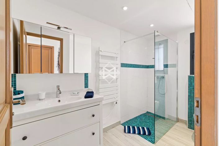 Image No.29-5 Bed House for sale