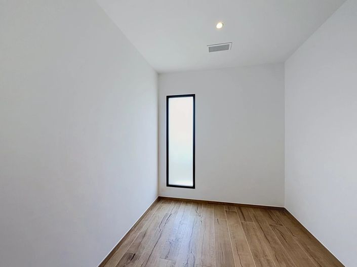 Image No.11-3 Bed House for sale