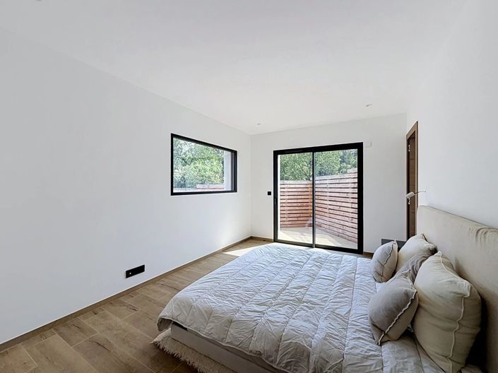 Image No.8-3 Bed House for sale