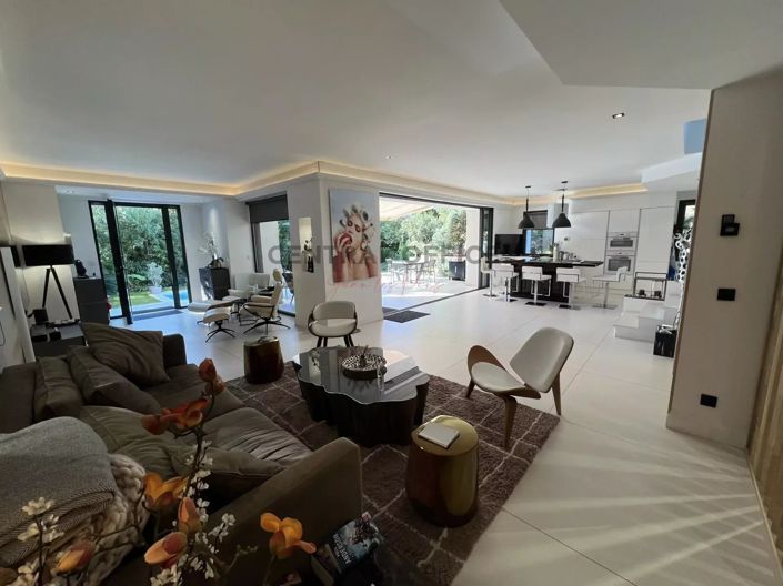 Image No.5-5 Bed House for sale