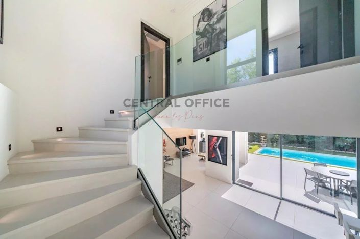 Image No.6-5 Bed House for sale