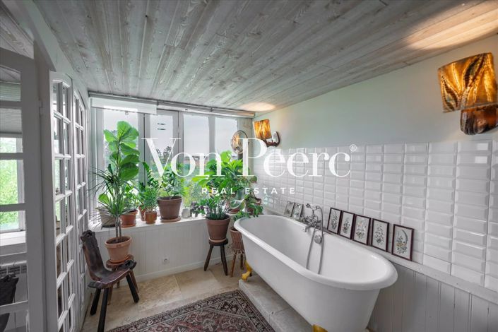 Image No.8-7 Bed House for sale