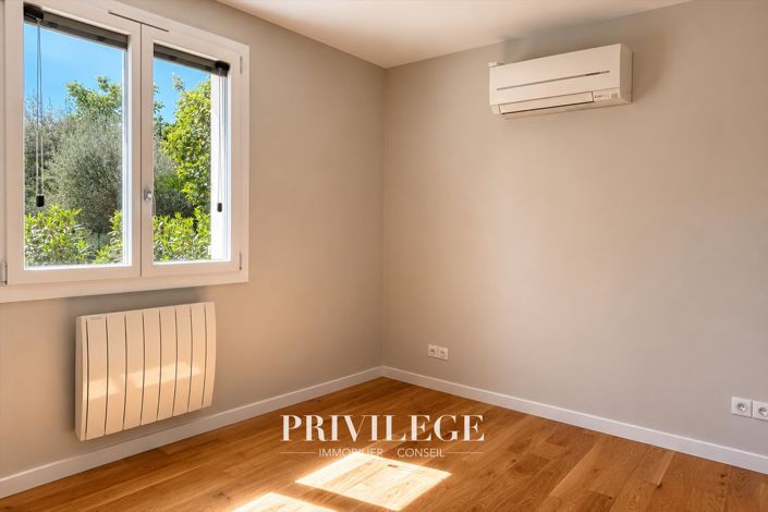 Image No.12-4 Bed House for sale