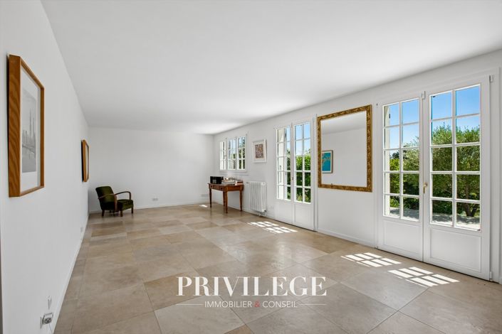 Image No.9-4 Bed House for sale