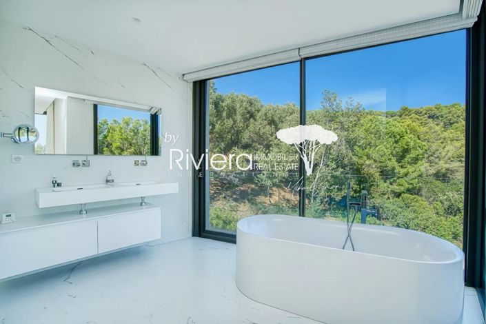 Image No.22-4 Bed House for sale