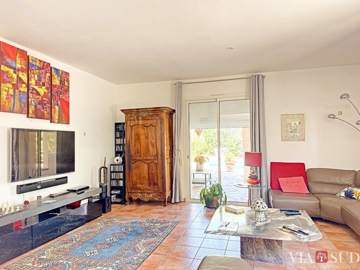 Image No.8-2 Bed House for sale