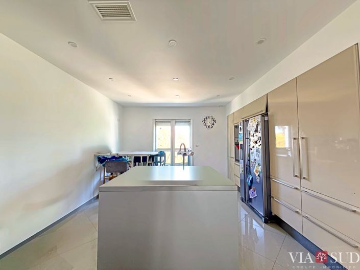Image No.9-4 Bed House for sale