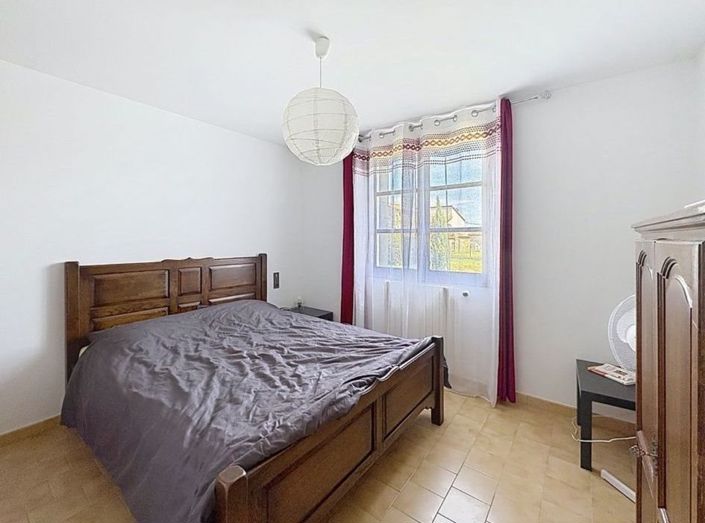 Image No.17-3 Bed House for sale