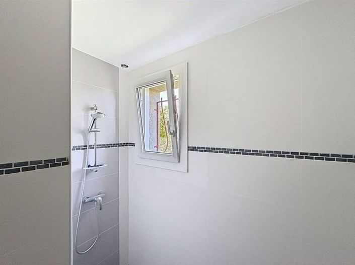 Image No.21-3 Bed House for sale