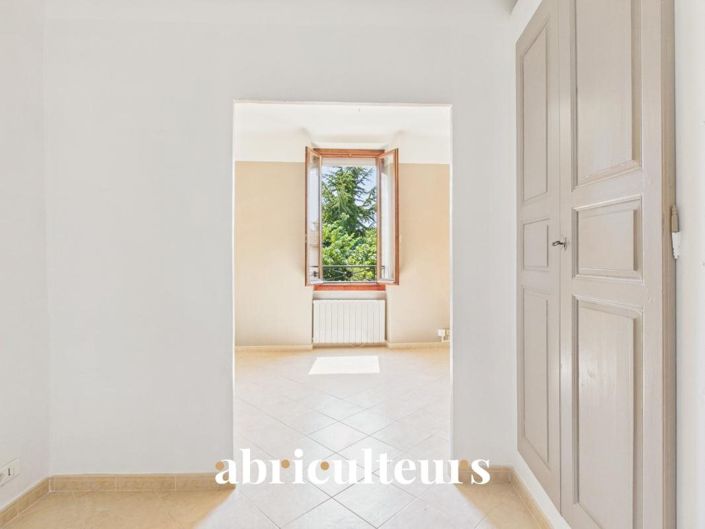 Image No.10-3 Bed House for sale