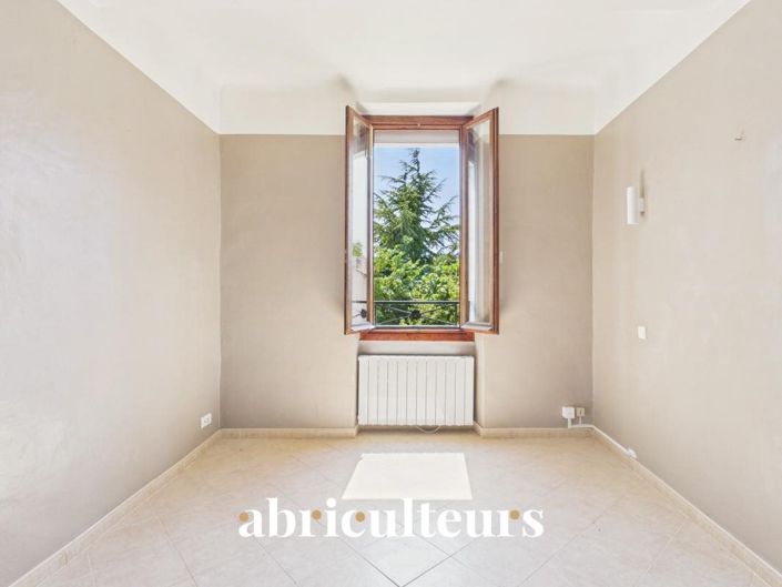 Image No.11-3 Bed House for sale