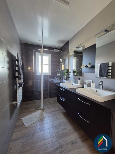 Image No.7-3 Bed House for sale