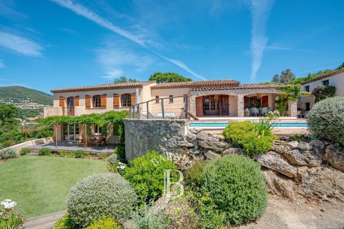 Image No.2-6 Bed House for sale