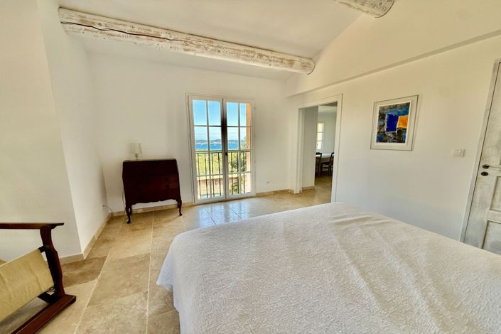 Image No.18-4 Bed House for sale