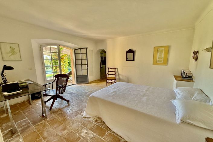 Image No.20-4 Bed House for sale